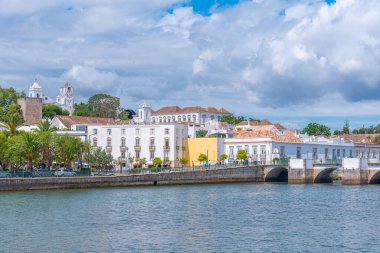 Portekiz 'in Tavira şehrinin Panoraması.