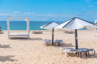 Portekiz 'deki Ilha de Tavira' da güneşlik..