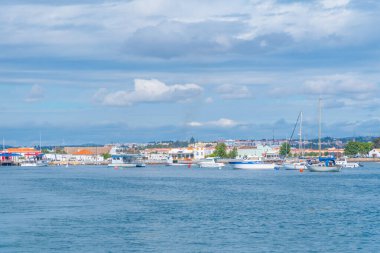 Portekiz, Ilha de Tavira 'ya insan getiren turist feribotu.