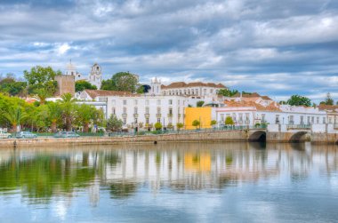 Portekiz 'in Tavira şehrinin Panoraması.