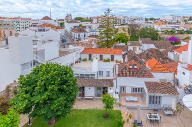 Tavira 'nın kaleden izlediği Portekiz kasabası.