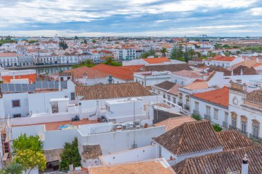 Tavira 'nın kaleden izlediği Portekiz kasabası.