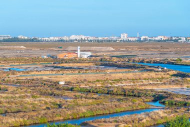 Portekiz 'deki Castro Marim' de tuzlu tavalar.