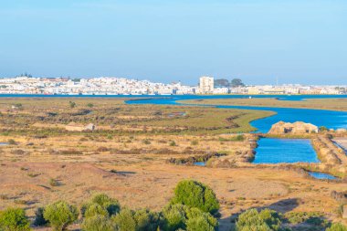 Portekiz 'deki Castro Marim' de tuzlu tavalar.