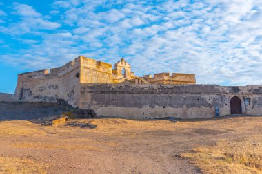 Portekiz 'deki Castro Marim kasabasında eski tahkimat..