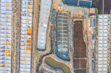 Portekiz 'deki Castro Marim' de tuzlu tavalar.