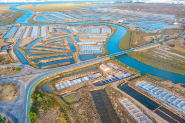 Portekiz 'deki Castro Marim' de tuzlu tavalar.