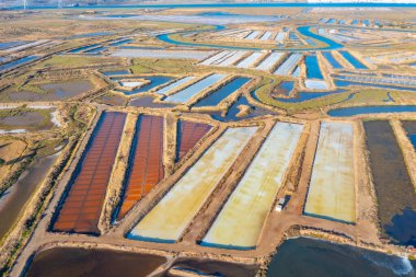 Portekiz 'deki Castro Marim' de tuzlu tavalar.