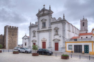 Portekiz 'in Beja kentindeki katedral manzarası.