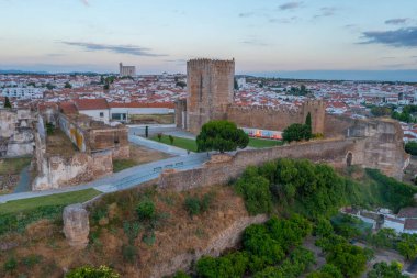 Portekiz 'in Moura kasabasındaki kalenin havadan görünüşü.