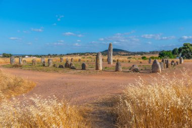 Portekiz 'deki Cromeleque de Xerez' de taş menteşeleri..