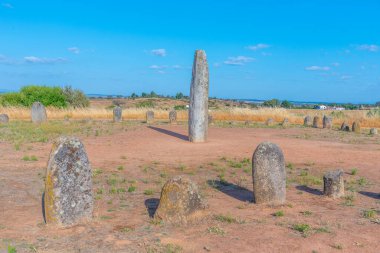 Portekiz 'deki Cromeleque de Xerez' de taş menteşeleri..