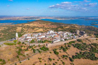Portekiz 'in Monsaraz kasabasının hava manzarası.