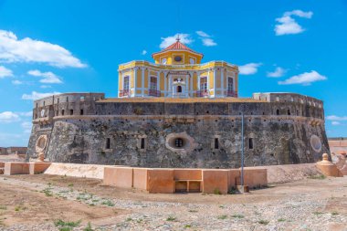 Portekiz kasabası Elvas 'taki zarif leydimizin kalesi..