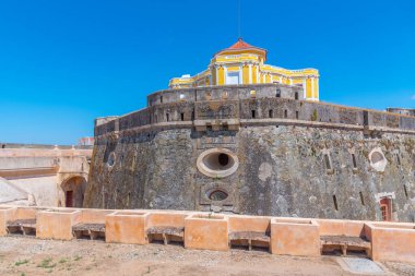 Portekiz kasabası Elvas 'taki zarif leydimizin kalesi..