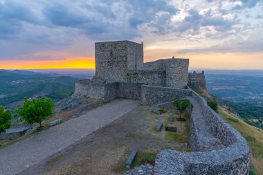 Portekiz köyü Marvao 'daki şatonun manzarası.