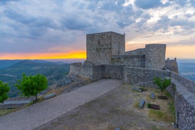 Portekiz köyü Marvao 'daki şatonun manzarası.