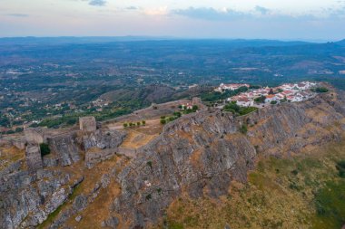 Portekiz 'in Marvao kentinin günbatımı manzarası.