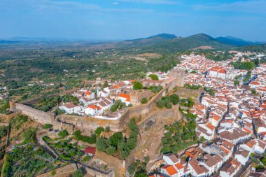 Portekiz 'in Castelo de Vide kasabasının hava manzarası.