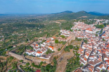 Portekiz 'in Castelo de Vide kasabasının hava manzarası.