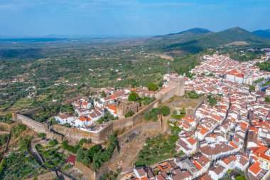 Portekiz 'in Castelo de Vide kasabasının hava manzarası.
