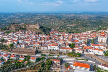 Portekiz 'in Castelo de Vide kasabasının hava manzarası.