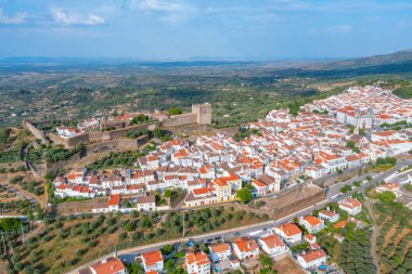 Portekiz 'in Castelo de Vide kasabasının hava manzarası.