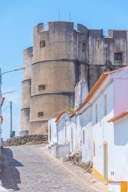 Portekiz köyü Evoramonte 'deki şatonun manzarası.