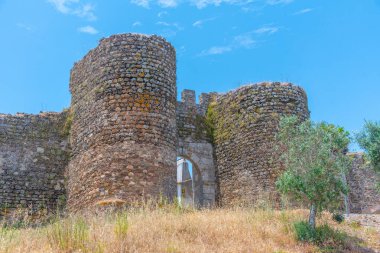 Portekiz köyü Evoramonte 'deki şatonun manzarası.