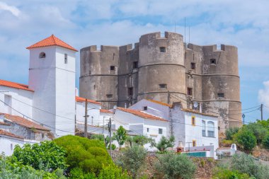 Portekiz köyü Evoramonte 'deki şatonun manzarası.