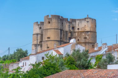 Portekiz köyü Evoramonte 'deki şatonun manzarası.