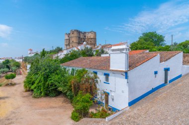 Portekiz köyü Evoramonte 'deki şatonun manzarası.