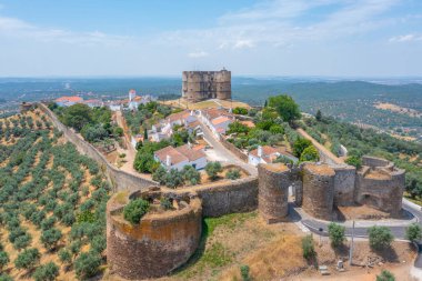 Portekiz köyü Evoramonte 'deki şatonun manzarası.