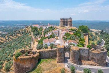 Portekiz köyü Evoramonte 'deki şatonun manzarası.
