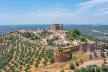 Portekiz köyü Evoramonte 'deki şatonun manzarası.