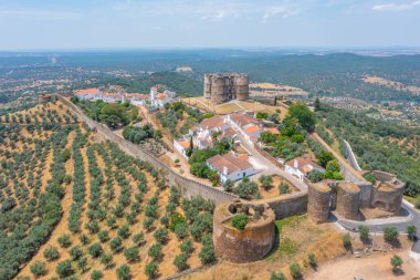 Portekiz köyü Evoramonte 'deki şatonun manzarası.
