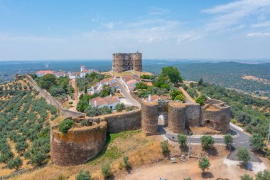 Portekiz köyü Evoramonte 'deki şatonun manzarası.