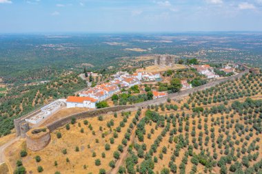 Portekiz köyü Evoramonte 'deki şatonun manzarası.