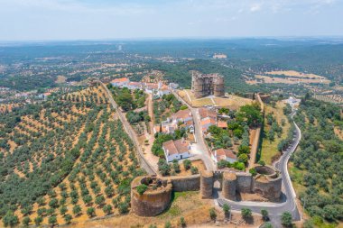 Portekiz köyü Evoramonte 'deki şatonun manzarası.