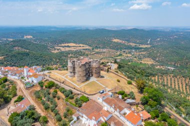 Portekiz köyü Evoramonte 'deki şatonun manzarası.
