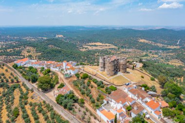 Portekiz köyü Evoramonte 'deki şatonun manzarası.