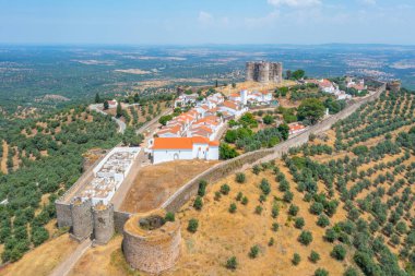 Portekiz köyü Evoramonte 'deki şatonun manzarası.