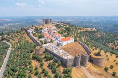 Portekiz köyü Evoramonte 'deki şatonun manzarası.