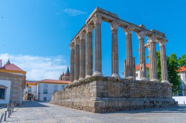 Portekiz 'in Evora kentindeki Diana Tapınağı.