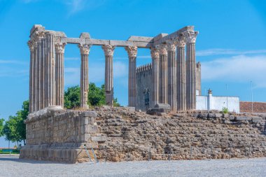 Portekiz 'in Evora kentindeki Diana Tapınağı.