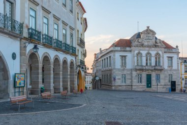 Portekiz Bankası, Evora 'daki Praca do Giraldo Meydanı' nda..