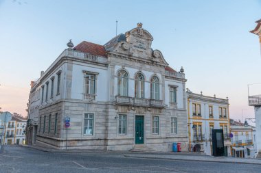 Portekiz Bankası, Evora 'daki Praca do Giraldo Meydanı' nda..