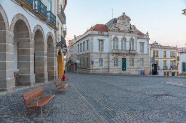 Portekiz Bankası, Evora 'daki Praca do Giraldo Meydanı' nda..