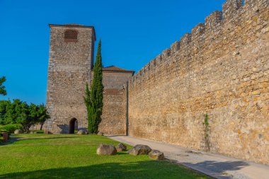 Portekiz 'in Evora kasabasında takviye.