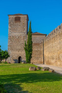 Portekiz 'in Evora kasabasında takviye.